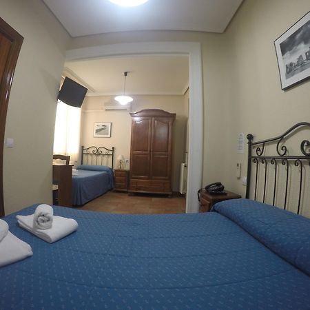 Hostal El Pilar Madrid Kültér fotó