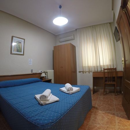 Hostal El Pilar Madrid Kültér fotó