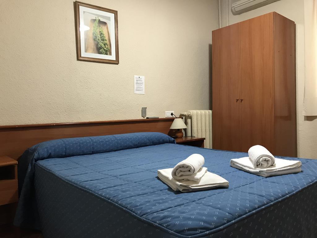 Hostal El Pilar Madrid Kültér fotó