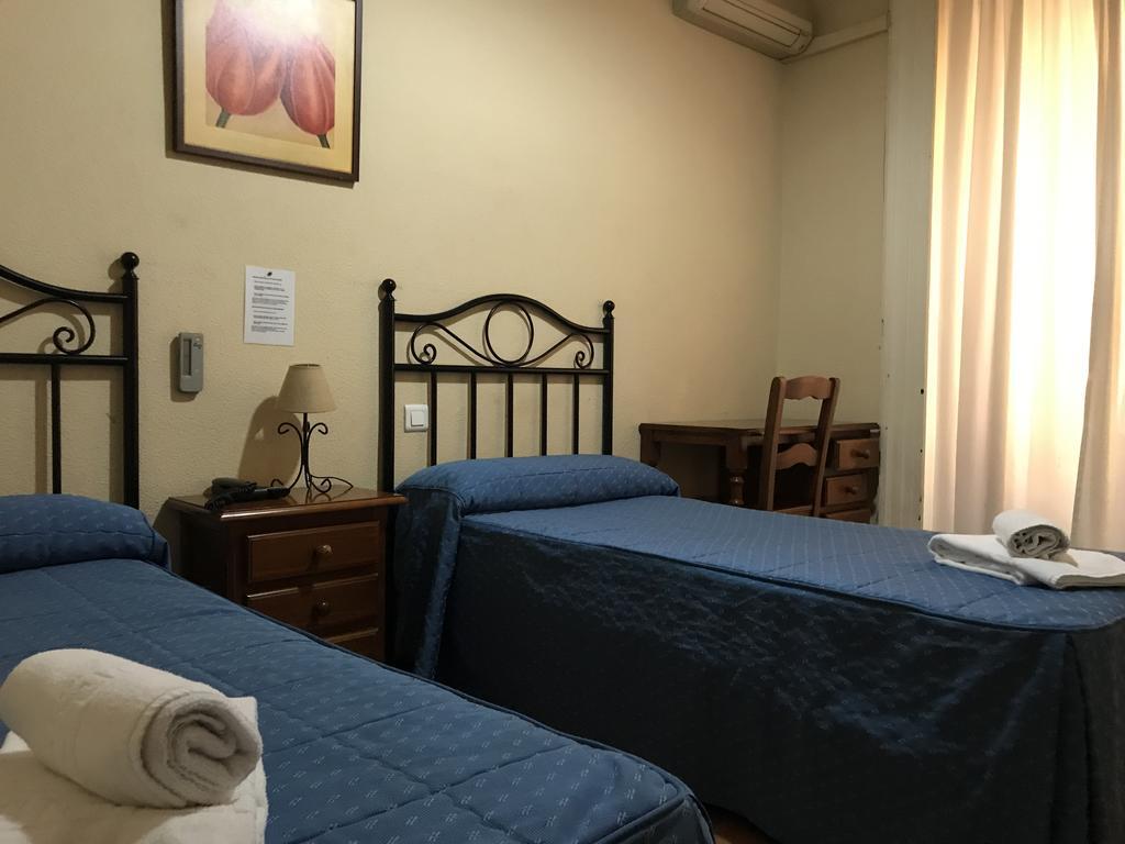 Hostal El Pilar Madrid Kültér fotó