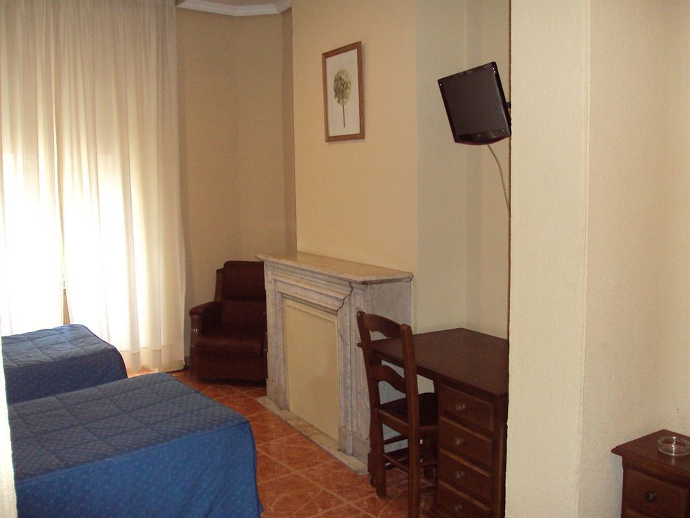 Hostal El Pilar Madrid Kültér fotó