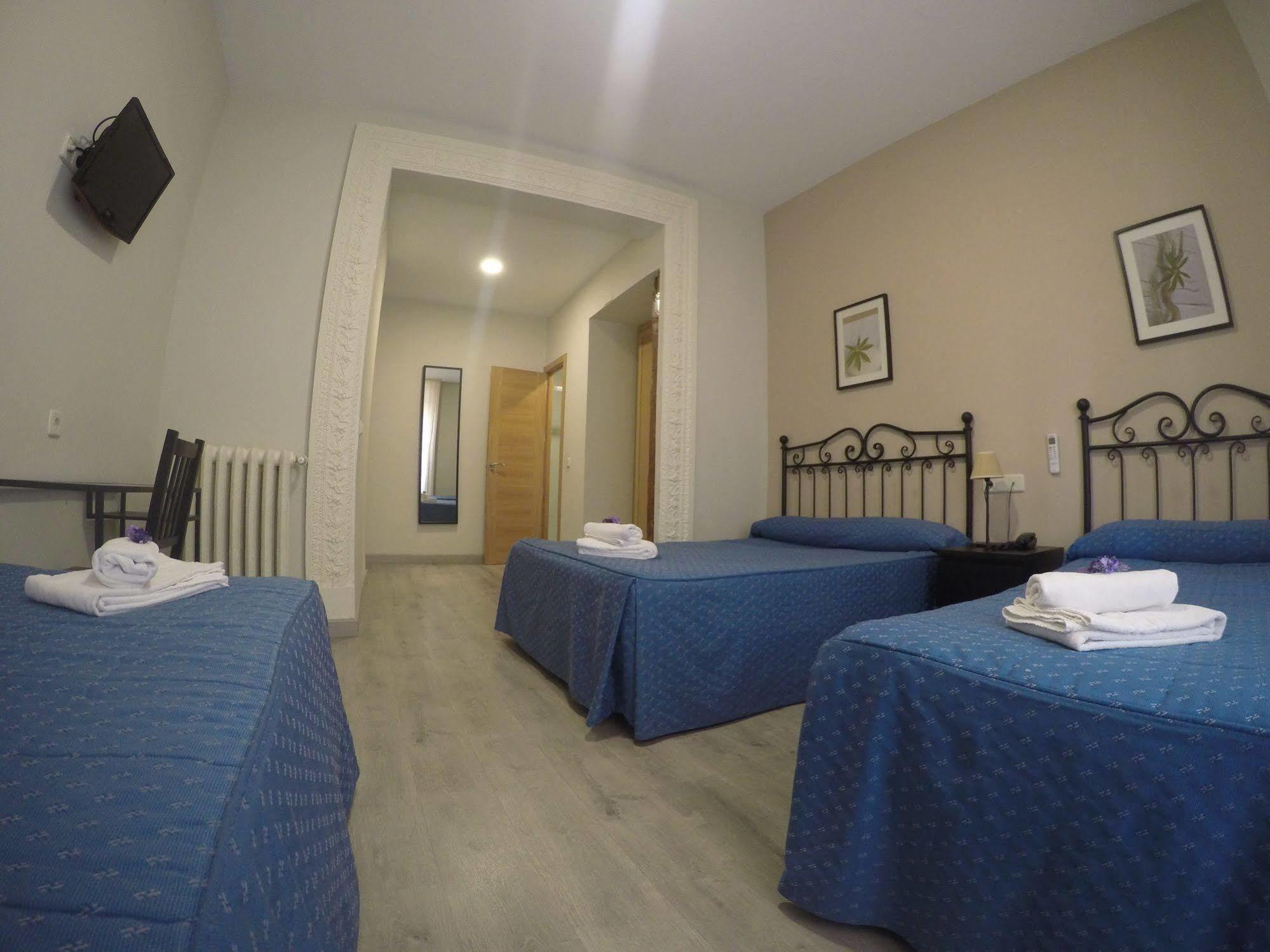 Hostal El Pilar Madrid Kültér fotó