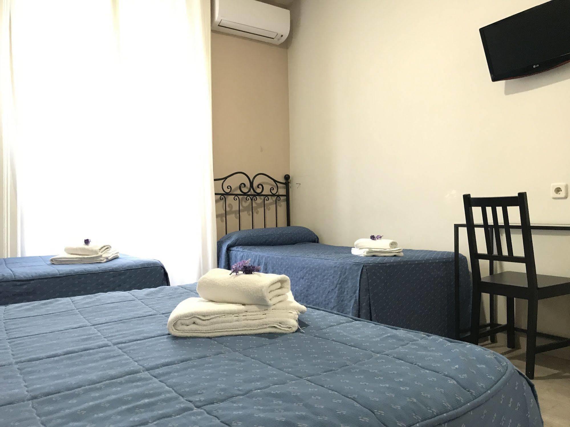 Hostal El Pilar Madrid Kültér fotó